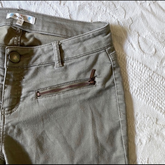 Like-New Light Olive Skinny Pants/Jeans - Picture 3 of 5